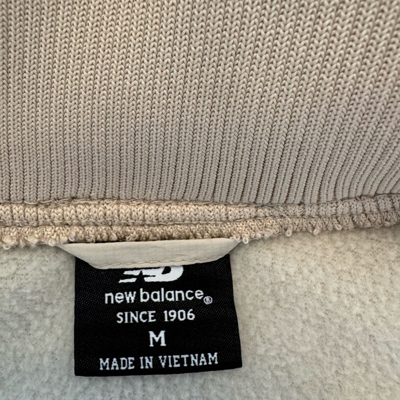NWOT New Balance Quilted Water and Wind Resistant Warm Jacket 4-Way Stretch - Picture 11 of 13